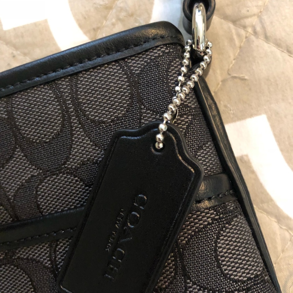 Coach Purse! Authentic - Picture 4 of 6